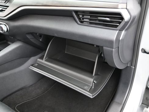 Used 2024 Nissan Altima 2.5 SV image 34