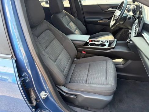 Used 2026 Chevrolet Equinox LT AWD/4WD image 36