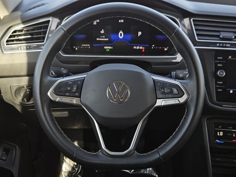 Used 2024 Volkswagen Tiguan SE image 11