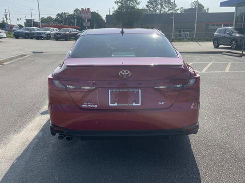 Used 2025 Toyota Camry SE FWD image 5