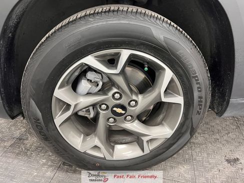 Used 2025 Chevrolet Trax LT w/ LT Convenience Package FWD image 22