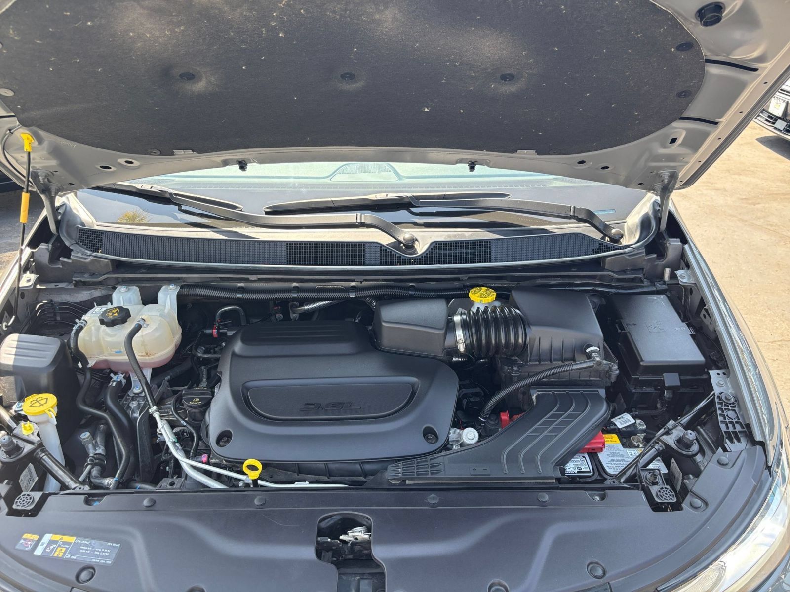 Used 2025 Chrysler Pacifica Limited FWD image 36