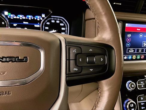 Used 2021 GMC Yukon Denali w/ Denali Ultimate Package AWD/4WD image 19