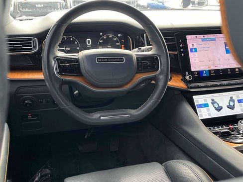 Used 2022 Jeep Grand Wagoneer Series II w/ Premium Group II AWD/4WD image 2