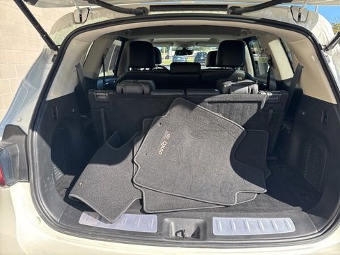 Used 2019 INFINITI QX60 Luxe w/ Essential Package image 12