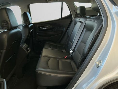 Used 2022 GMC Terrain SLT image 13