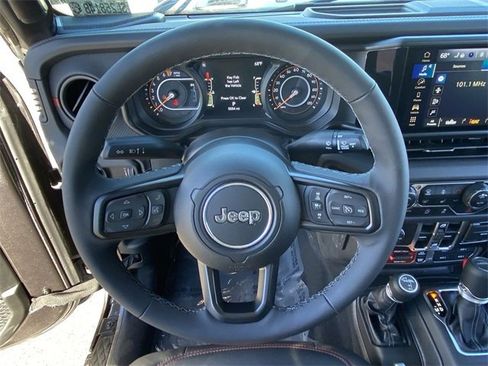 Used 2025 Jeep Gladiator Rubicon w/ Convenience Group image 24