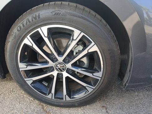 Used 2025 Volkswagen Jetta Sport FWD image 3