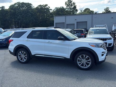Used 2024 Ford Explorer Limited w/ Limited Technology Package AWD/4WD image 4