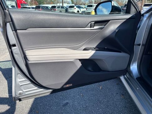 Used 2018 Toyota Camry L image 14