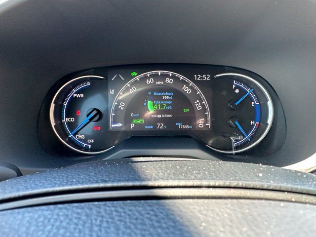 Used 2025 Toyota RAV4 XLE AWD/4WD image 9