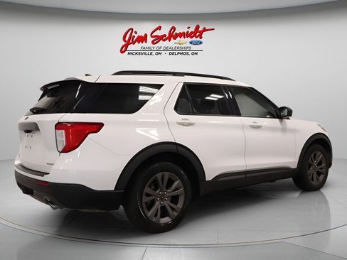 Used 2021 Ford Explorer XLT w/ Equipment Group 202A AWD/4WD image 5