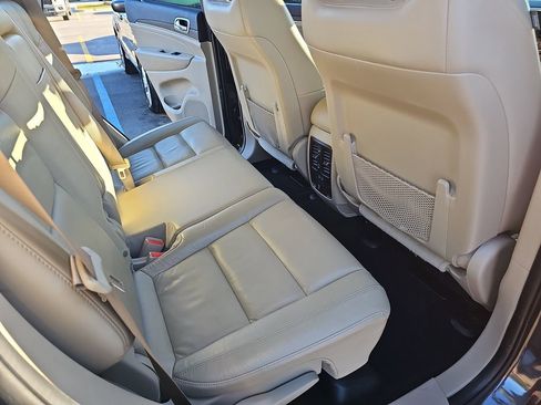 Used 2021 Jeep Grand Cherokee Limited image 14