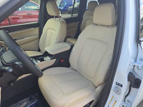 New 2026 Jeep Grand Cherokee Limited image 16