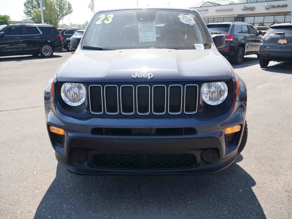 Certified 2023 Jeep Renegade Latitude AWD/4WD image 3