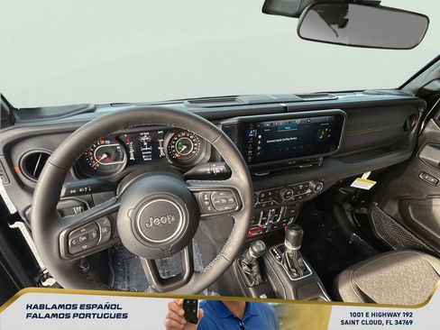 Used 2025 Jeep Gladiator Mojave w/ Safety Group image 18