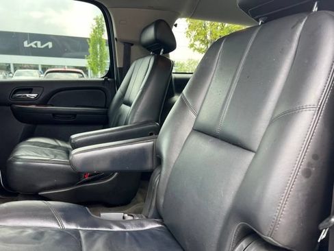 Used 2009 Chevrolet Suburban LT RWD image 26
