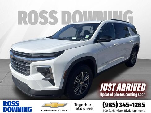 Used 2025 Chevrolet Traverse LT FWD image 1