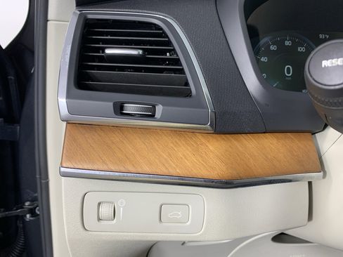 Used 2021 Volvo XC90 T5 Momentum w/ Protection Package FWD image 17