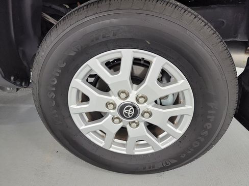 Certified 2024 Toyota Tacoma SR5 AWD/4WD image 9