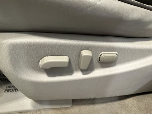 Used 2013 Nissan Quest SV w/ Leather Pkg FWD image 17
