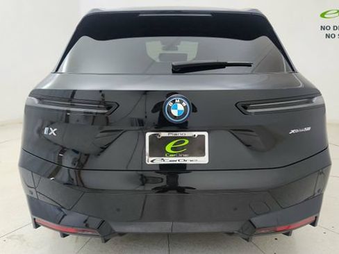 Used 2024 BMW iX xDrive50 w/ Sport Package AWD/4WD image 5
