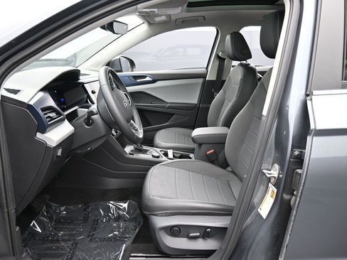 Used 2022 Volkswagen Taos SE w/ Panoramic Sunroof Package AWD/4WD image 19