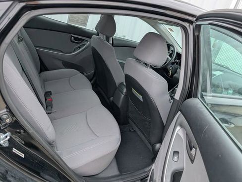 Used 2015 Hyundai Elantra SE image 16