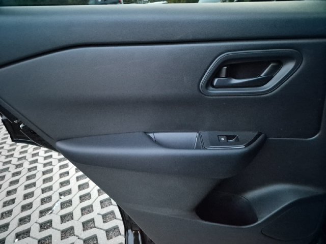 Certified 2025 Nissan Rogue S AWD/4WD image 8