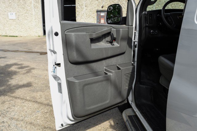 Used 2018 Chevrolet Express 2500 w/ Driver Convenience Package RWD image 27