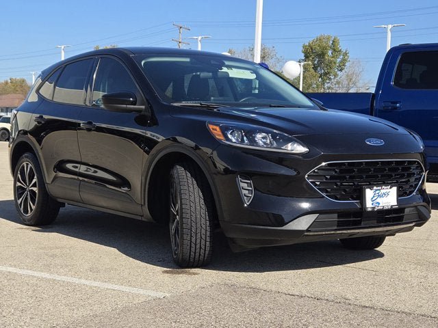 Used 2021 Ford Escape SE w/ SE Sport Appearance Package AWD/4WD image 3