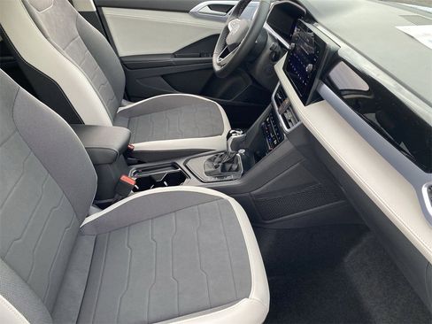 New 2026 Volkswagen Taos SE image 8