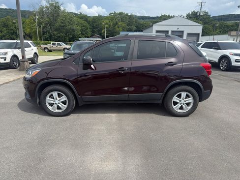 Used 2021 Chevrolet Trax LT AWD/4WD image 2