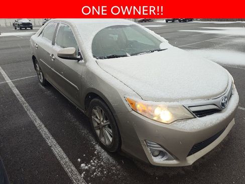 Used 2014 Toyota Camry XLE w/ Leather Package image 3