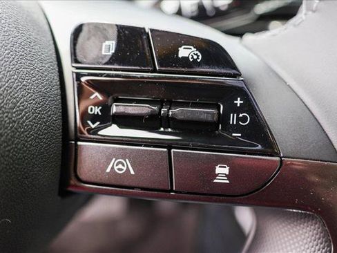 New 2025 Hyundai Elantra Limited image 16