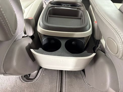 Used 2017 Chrysler Pacifica Touring-L FWD image 30