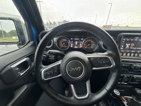 Used 2022 Jeep Wrangler Unlimited Sahara AWD/4WD image 14