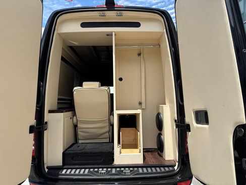 Used 2017 Mercedes-Benz Sprinter 2500 image 7