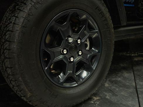 Used 2023 Jeep Wrangler Unlimited w/ Convenience Group AWD/4WD image 3