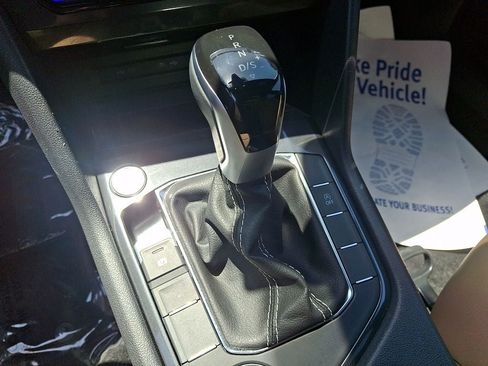 Used 2024 Volkswagen Tiguan SE w/ Panoramic Sunroof Package AWD/4WD image 15
