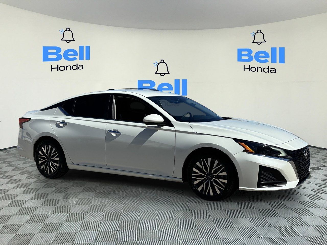 Used 2023 Nissan Altima 2.5 SV FWD image 6