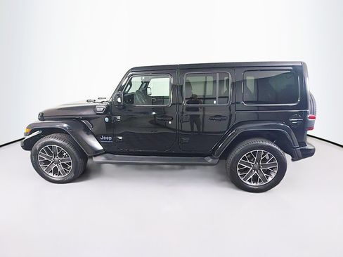 Used 2023 Jeep Wrangler Unlimited Sahara AWD/4WD image 4