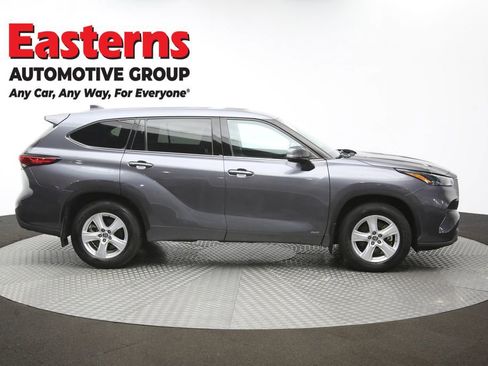 Used 2022 Toyota Highlander LE image 46