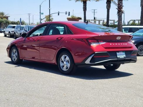 Certified 2026 Hyundai Elantra SE FWD image 3