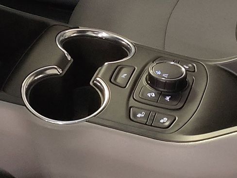 Used 2022 GMC Terrain SLT w/ Tech Package image 26