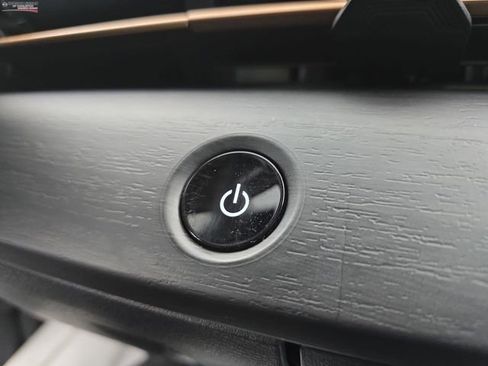 Used 2023 Nissan Ariya image 39