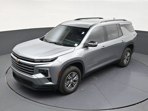 Used 2026 Chevrolet Traverse LT FWD image 10