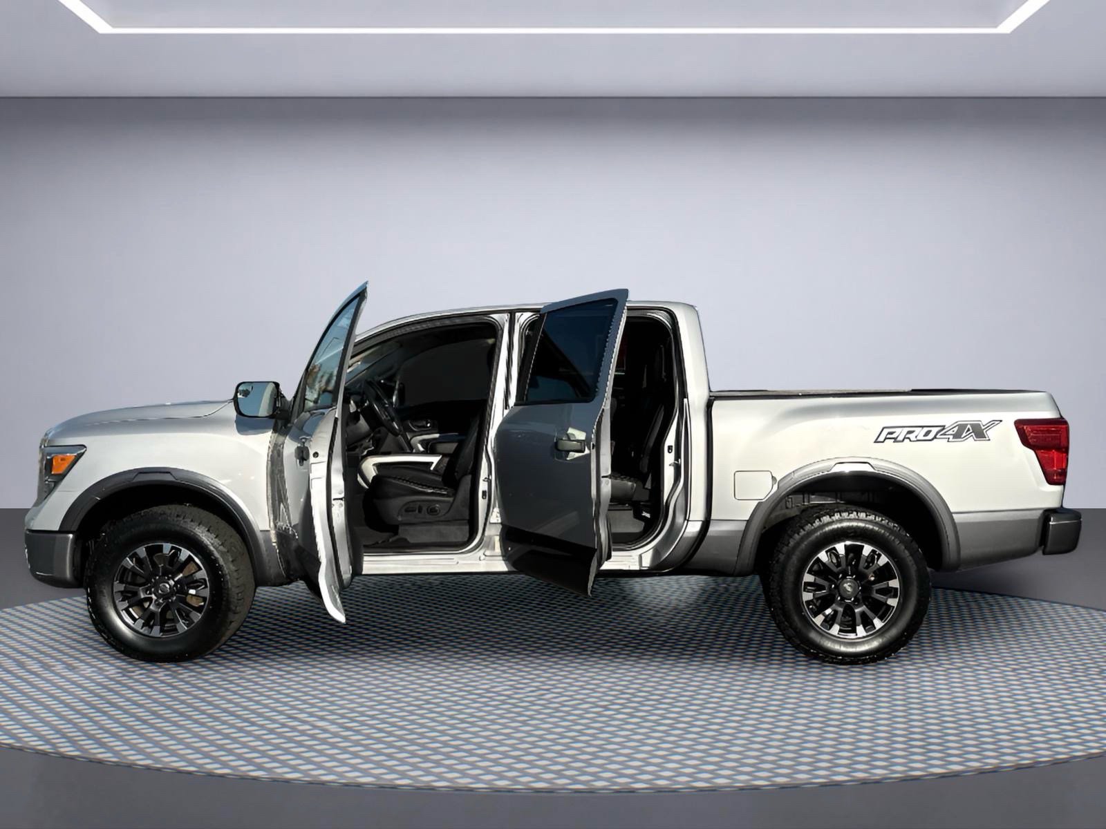 Used 2018 Nissan Titan PRO-4X AWD/4WD image 13