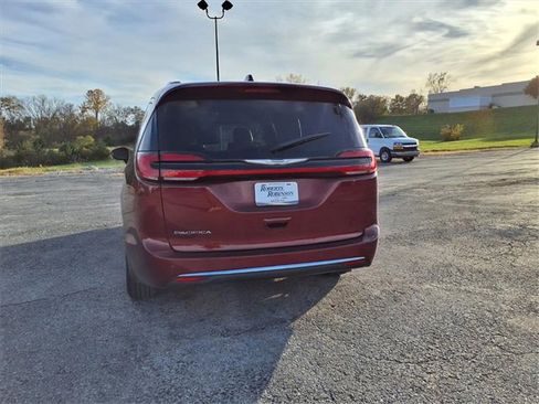 Used 2021 Chrysler Pacifica Touring-L image 18