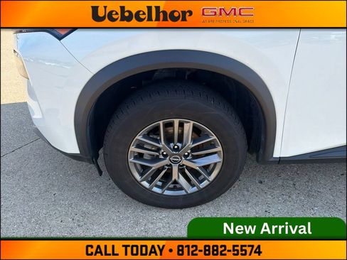 Used 2023 Nissan Rogue S AWD/4WD image 14